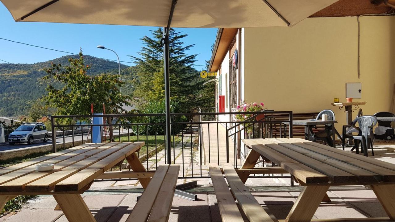 Adonis Hotel Castelvecchio Calvisio Exterior photo